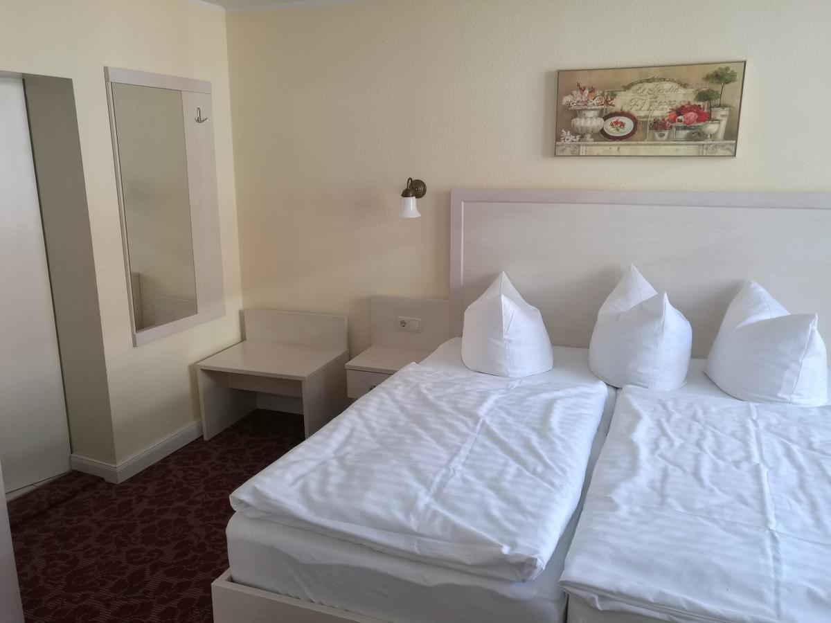 Hotel Buetzower Hof Ngoại thất bức ảnh